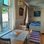 Romantiline Kesklinna Aia Taenava * Pärnu