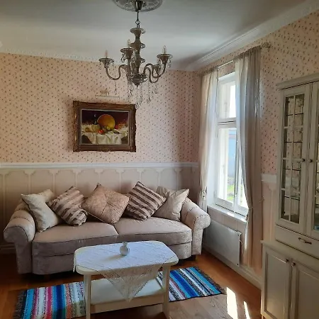 Apartment Romantiline Kesklinna Aia Taenava *